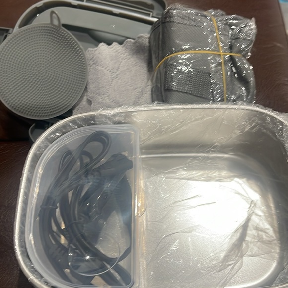 ❤️NEW!!!❤️ Electric Food Warmer. 40 Watts 1.5L Capacity with Carry tote. - Picture 13 of 14